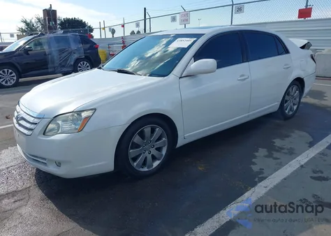 2005 Toyota Avalon Touring z USA, uszkodzony, nr VIN 4T1BK36B75U046580